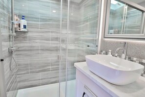 Shower, hair dryer, towels, shampoo