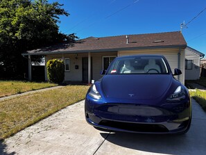 Property grounds - Adorable Home for Family. (Stockton)