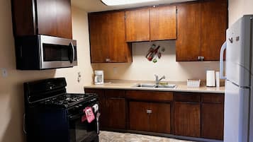 Kochgeschirr/Geschirr/Besteck