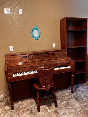 Interior - Adorable Home for Family. (Stockton)