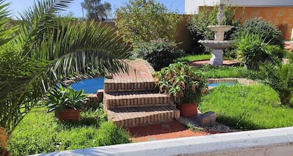 Chalet con Piscina a 10 min de Sevilla