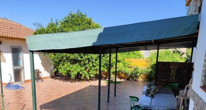 Chalet con Piscina a 10 min de Sevilla