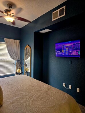 3 slaapkamers, een strijkplank/strijkijzer, reisbedje, gratis wifi