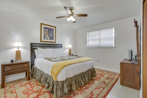 2 bedrooms, desk, iron/ironing board, Internet - 7 Mi to Dtwn NOLA: Pet-Friendly Home w/ Yard (Metairie)
