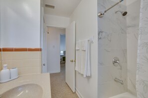 Hair dryer, towels - 7 Mi to Dtwn NOLA: Pet-Friendly Home w/ Yard (Metairie)