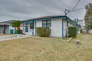 Exterior - 7 Mi to Dtwn NOLA: Pet-Friendly Home w/ Yard (Metairie)
