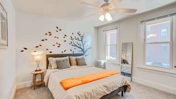 3 bedrooms, desk, iron/ironing board, travel crib