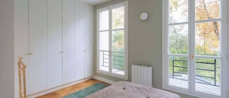 1 bedroom, iron/ironing board, Internet, bed sheets