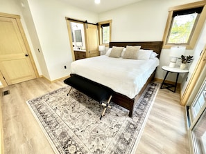4 bedrooms, desk, iron/ironing board, WiFi