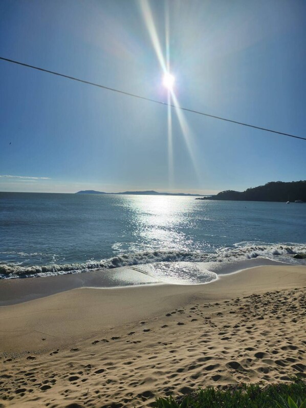 Beach - Casa Ampla com Vista ao mar a 50m da Praia (Governador Celso Ramos)