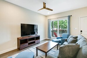 TV - Bourbon Trail-Chefs Kitchen-Fenced Yard-Parking (Louisville)