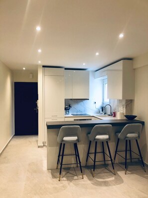 Fridge, oven, stovetop, toaster