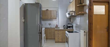 ثلاجة، فرن، موقد طهي مسطح، غسالة أطباق