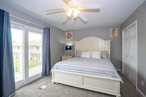 2 bedrooms, iron/ironing board, travel cot, free WiFi - Beach Townhome - 2 pools, short walk to beach! (Miramar Beach)