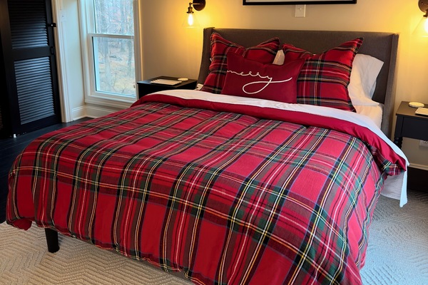 Current holiday bedding through January 2026.