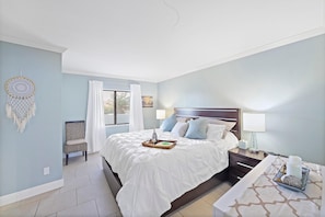 Room - Olde Marco Riverfront Condo With Pools and Tennis (Marco Island)