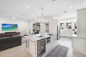 獨棟房屋, 多張床 (Pet-friendly waterfront home with poo) | 私人廚房