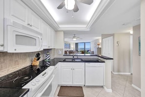 Condo, 1 King Bed with Sofa bed (Beachfront condo with pool, gym, gril) | Private kitchen - Beachfront Condo With Pool, Gym, Grill and Pickleball (Marco Island)