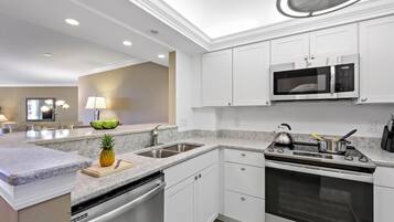 Condo, 1 King Bed (South Seas Tower 4-104) | Private kitchen