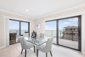 Dining - Breath-taking Waterfront Condo With Pool/spa/tennis (Marco Island)