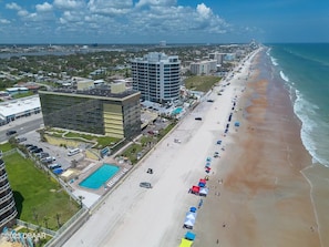 Beach - Manager Special!! Oceanside Inn 2 Queen beds and a large sofa! (Daytona Beach)