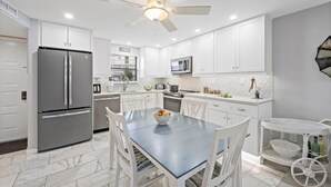 Private kitchen - Tropical Condo on River With Pools, Spas, and Tennis (Marco Island)