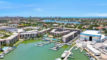 Condo, 1 cama King size y sofá cama (Tropical Condo on River with pools, s) | Marina