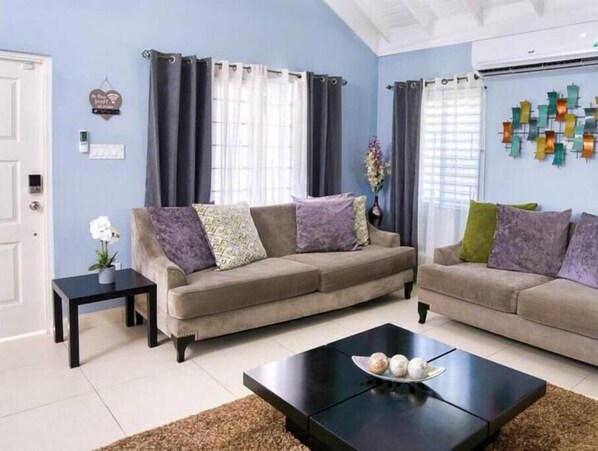 Living area - Modern, Cozy 3Bdr villa w/ pool/gym/beach access (Priory)