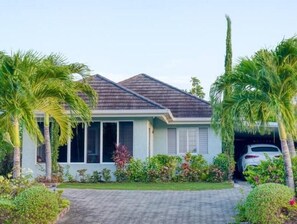 Exterior - Modern, Cozy 3Bdr villa w/ pool/gym/beach access (Priory)