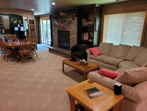 Smart-tv, een dvd-speler en een filmbibliotheek