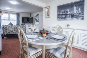 Dining - Fulke Street - 2 Bedroom Apartment - Milford Haven (Milford Haven)
