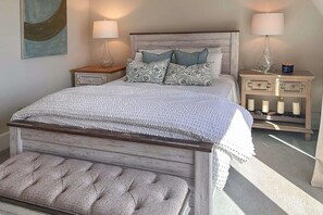 5 habitaciones, escritorio y tabla de planchar con plancha 