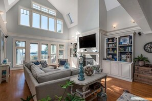 Smart TV, fireplace, table tennis