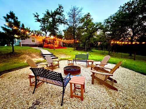 Cozy Lost Pines Cabin - 15 Acres, Hiking, Campfires, Bastrop, COTA, BBQ