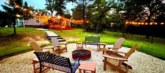 Cozy Lost Pines Cabin - 15 Acres, Hiking, Campfires, Bastrop, COTA, BBQ