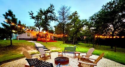 Cozy Lost Pines Cabin - 15 Acres, Hiking, Campfires, Bastrop, COTA, BBQ