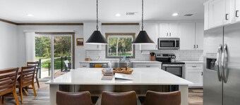 Cozy Lost Pines Cabin - 15 Acres, Hiking, Campfires, Bastrop, COTA, BBQ