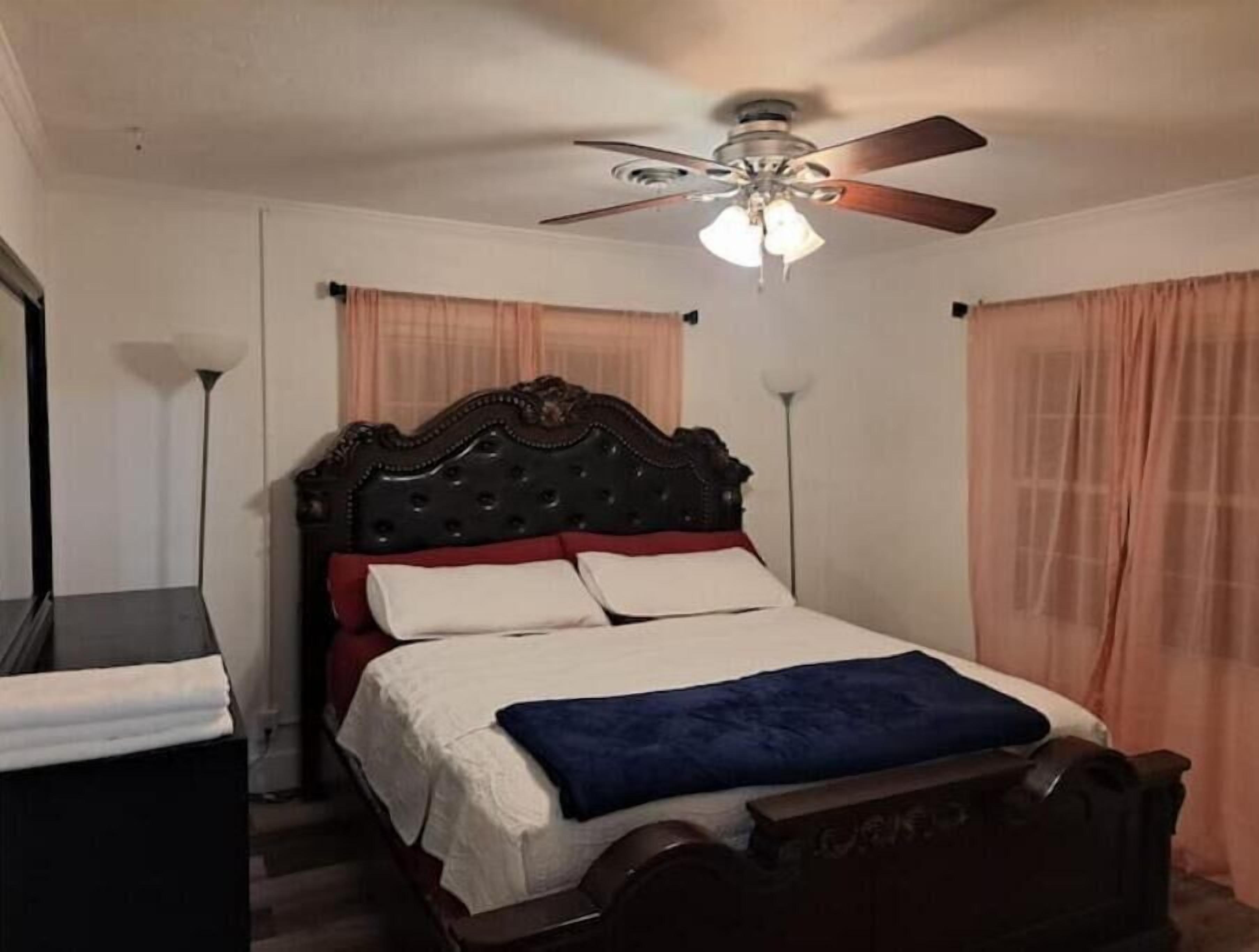 2 bedrooms, desk, free WiFi, bed sheets