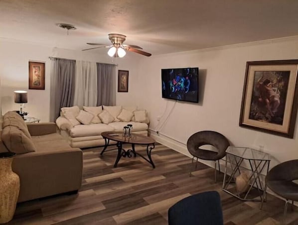 Smart TV - House near Capitol/FSU/FAMU/Hospital/Tallahassee (Tallahassee)