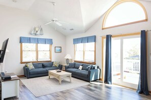 Tv, videospil, dvd-afspiller, bordfodbold