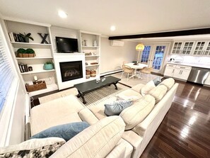 Smart TV, fireplace
