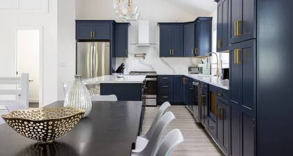 Luxury New Home, Heated Pool, Hot Tub, Game Room!
