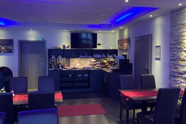 Kontinental frukost varje dag (EUR 15 per person)