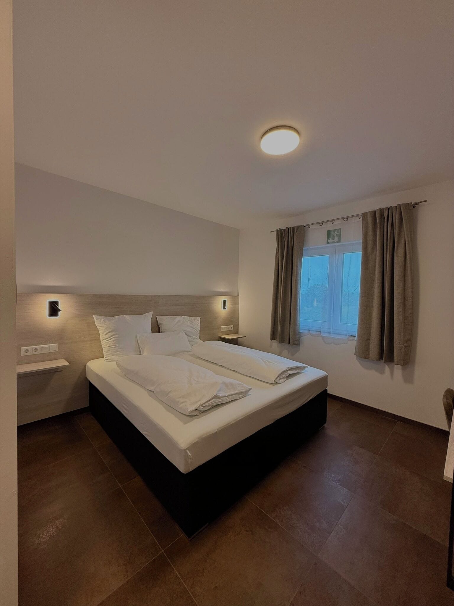 Bureau, espace de travail pour ordinateur portable