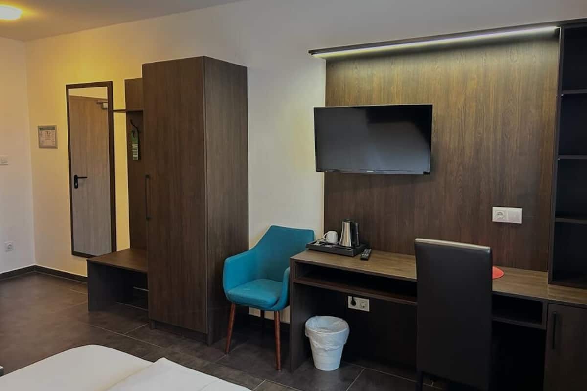 Double Room Single Use | Living area | 80-cm LED TV with satellite channels, heated floors