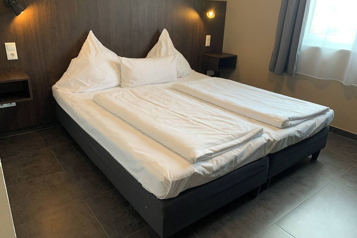 Double Room | 1 bedroom, desk, laptop workspace, soundproofing
