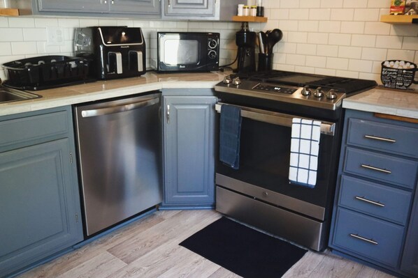 Refrigerador, microondas, horno, placa de cocina