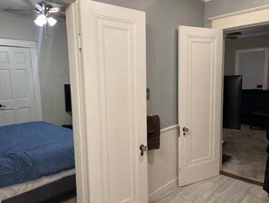 4 bedrooms, desk, iron/ironing board, free WiFi