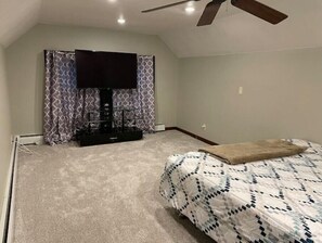 4 bedrooms, desk, iron/ironing board, free WiFi - “I Think this might be the one!”
 (Oshkosh)