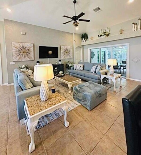 Living area - Villa Nicol (Cape Coral)